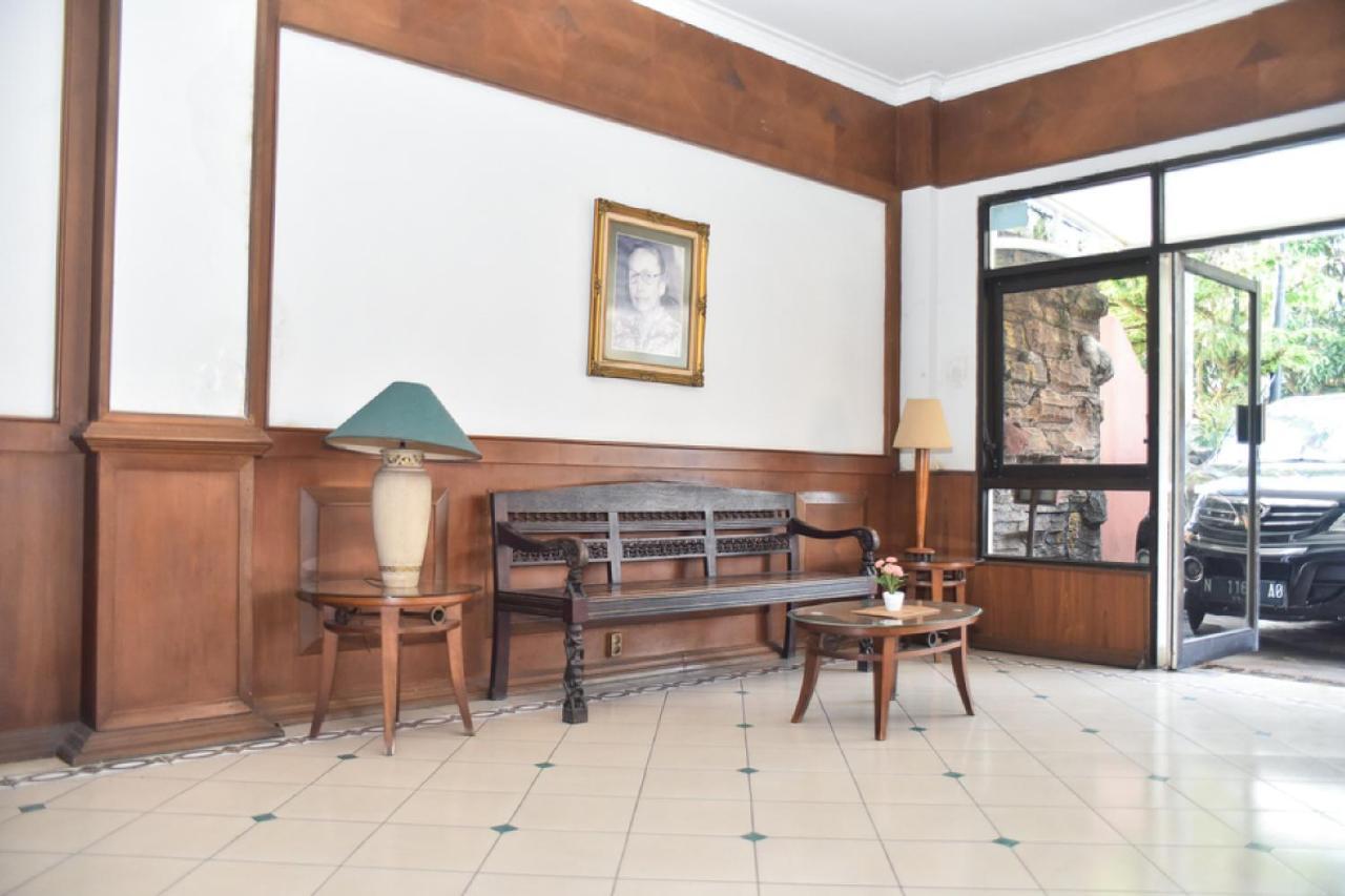 Reddoorz Near Kampung Warna Warni Hotel Маланг Екстериор снимка