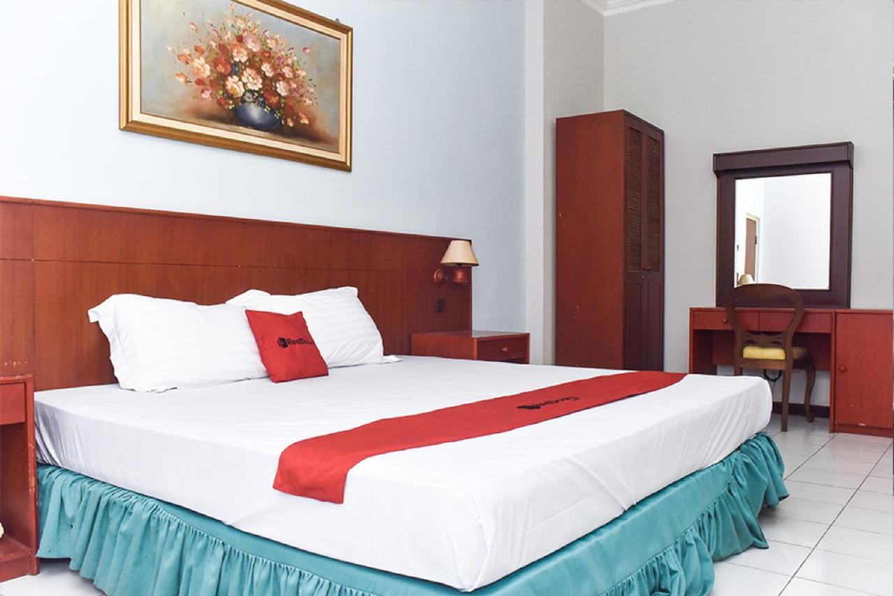 Reddoorz Near Kampung Warna Warni Hotel Маланг Екстериор снимка