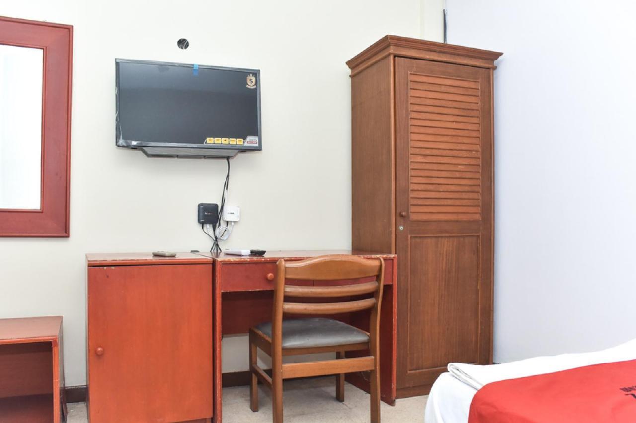 Reddoorz Near Kampung Warna Warni Hotel Маланг Екстериор снимка